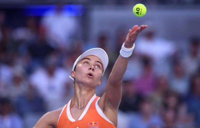 من
      مراهِقة
      واحدة
      إلى
      جيل
      كامل:
      كيف
      أعادت
      «أستراليا
      المفتوحة»
      رسم
      خريطة
      التنس
      النسائية؟