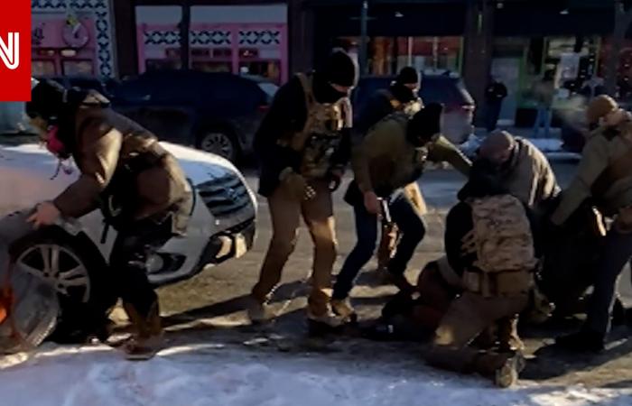 متابعة: تحليل: هل يتطابق فيديو إطلاق النار على أليكس بريتي مع وصف وزيرة الأمن الداخلي بأمريكا؟