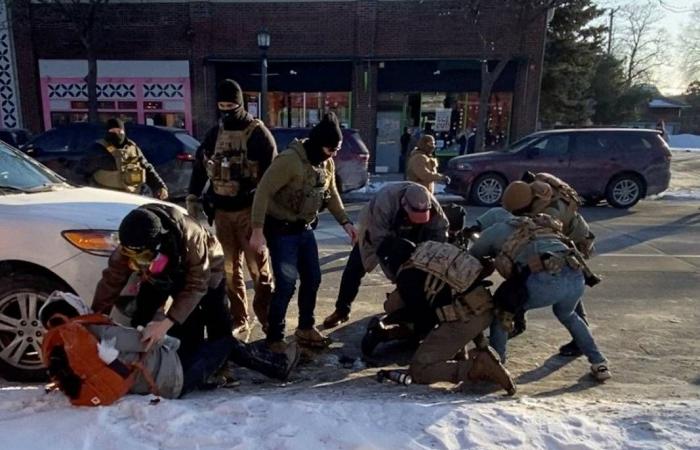 ترمب
      يخفض
      تمويل
      كاميرات
      الجسم
      الخاصة
      بوكالة
      إنفاذ
      قوانين
      الهجرة