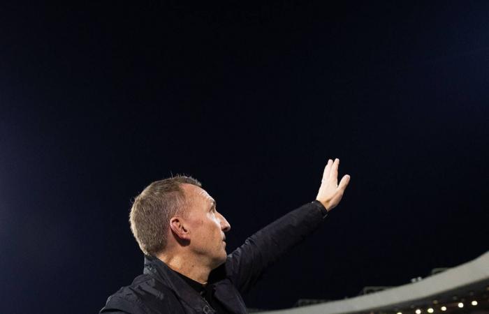 نيفيز
      يقترب
      من
      التجديد
      مع
      الهلال