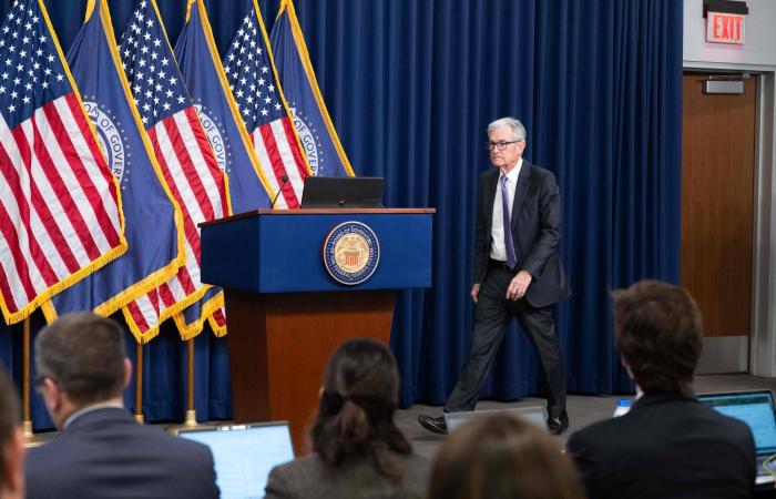 اجتماع
      «الفيدرالي»...
      هدوء
      في
      القرار
      وصخب
      بالكواليس