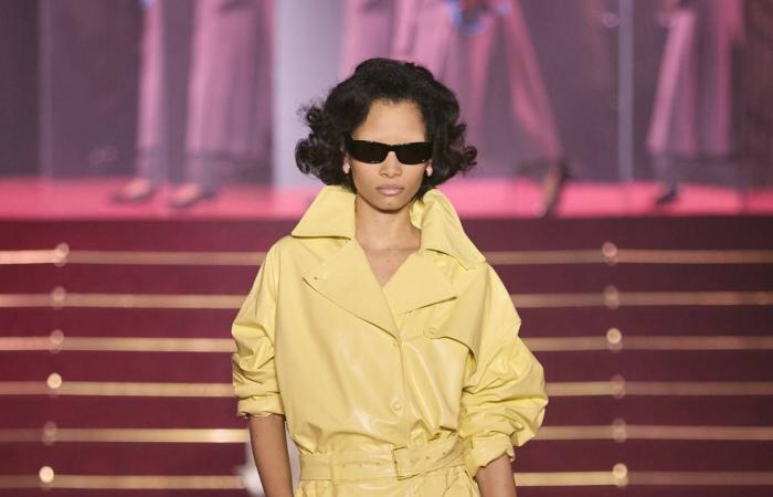 المصممة
      ڤيرا
      زولوتاريڤا...
      نشأة
      روسية
      وقلب
      مصري