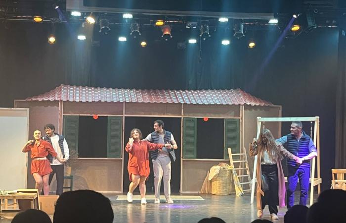 شقيقة
      سعاد
      حسني
      تدعو
      لتناول
      سيرتها
      درامياً
      من
      خلال
      أسرتها