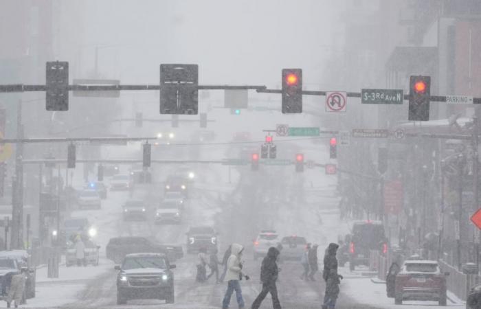 مصرع 11 شخصاً على الأقل جراء عاصفة ثلجية اجتاحت نحو 40 ولاية أمريكية