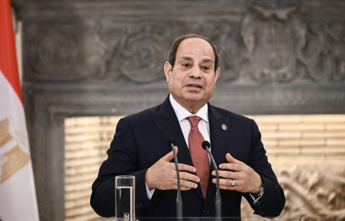 بعد توجيه السيسي.. مصر تعمل على تشريع ينظم استخدام الأطفال للهواتف