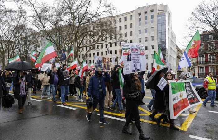 طهران:
      كل
      الخيارات
      مفتوحة
      والرد
      سيكون
      قاسياً