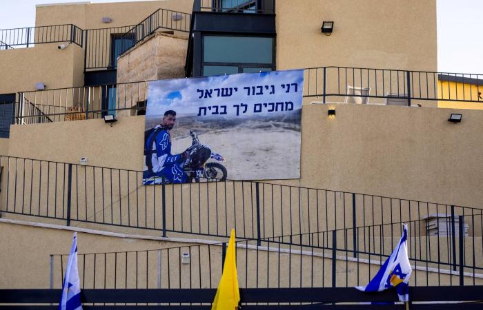 إسرائيل
      تستعيد
      آخر
      جثثها...
      وشكوك
      حول
      التزامها
      باتفاق
      غزة