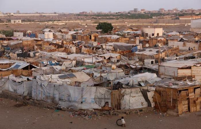 اليمن:
      الزنداني
      يواصل
      مشاوراته
      لتشكيل
      حكومة
      كفاءات
      متجانسة