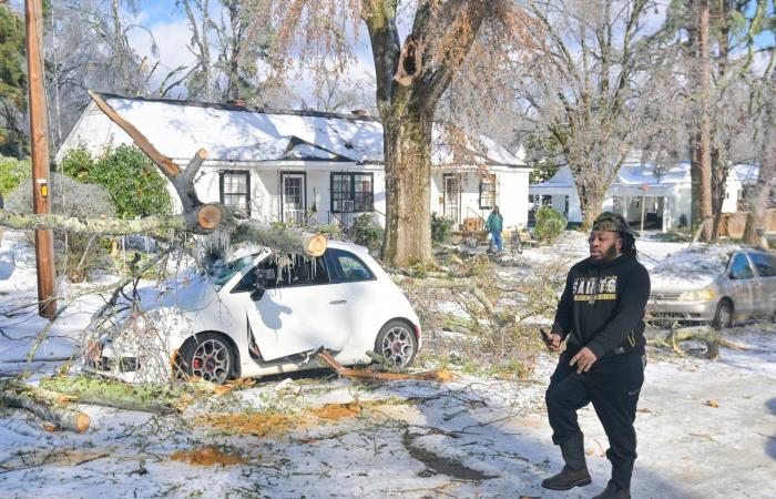 عاصفة
      قطبية
      توقع
      30
      قتيلاً
      في
      الولايات
      المتحدة