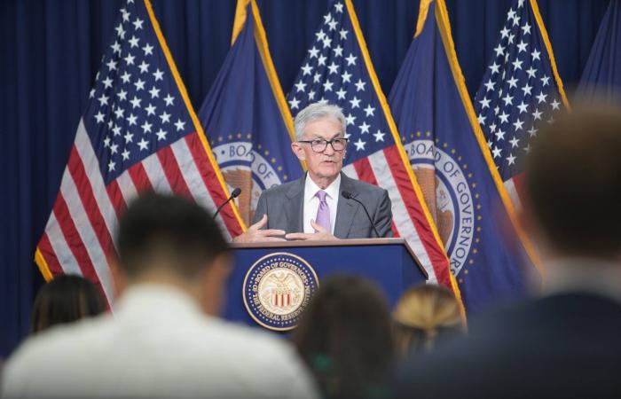 توقعات
      بتثبيت
      الفائدة
      الأميركية...
      وباول
      يلوذ
      بالاقتصاد
      بعيداً
      عن
      السياسة