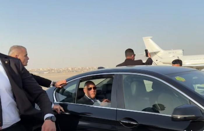 سيجار
      وطائرة
      خاصة...
      «استعراض»
      محامٍ
      يفجر
      جدلاً
      في
      مصر