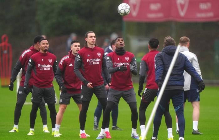 الريال
      يصطدم
      ببنفيكا...
      ونابولي
      يواجه
      تشيلسي...
      والطريق
      ممهدة
      لليفربول
      وبرشلونة