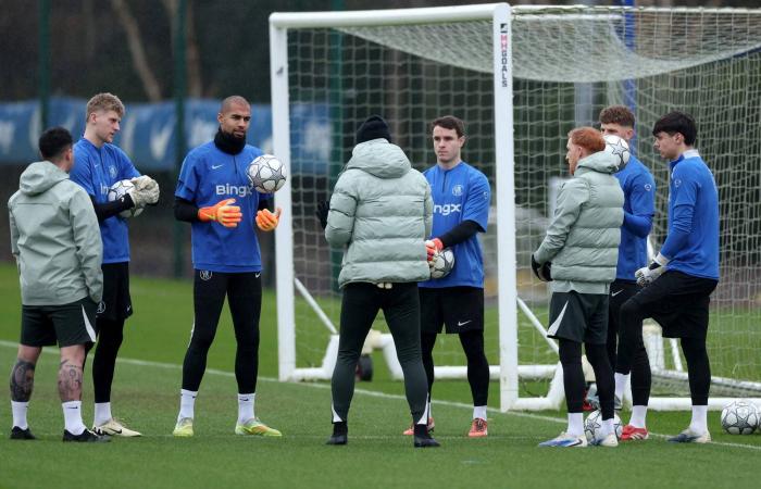 نابولي
      المأزوم
      يواجه
      خطر
      الخروج
      أمام
      تشيلسي