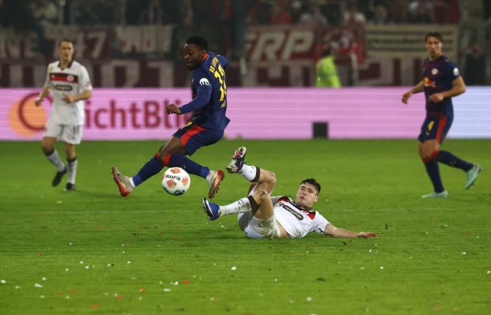 «البوندسليغا»:
      هوفنهايم
      يُسقط
      بريمن
      بأرضه...
      ولايبزيغ
      يتعادل