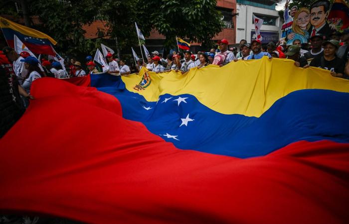 ترمب
      ليس
      قلقاً
      بشأن
      انخفاض
      قيمة
      الدولار