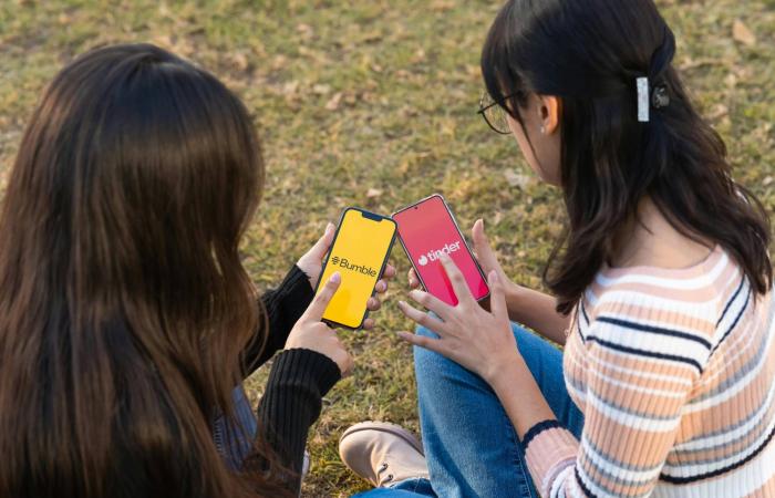 عُمان:
      مصرع
      3
      أشخاص
      في
      انقلاب
      ‏قارب
      يحمل
      25
      سائحاً
      فرنسياً