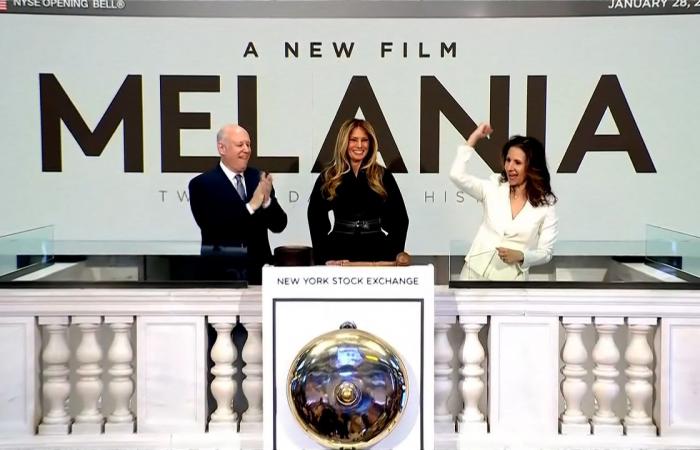 فيديو يظهر ميلانيا ترامب تقرع جرس افتتاح بورصة نيويورك