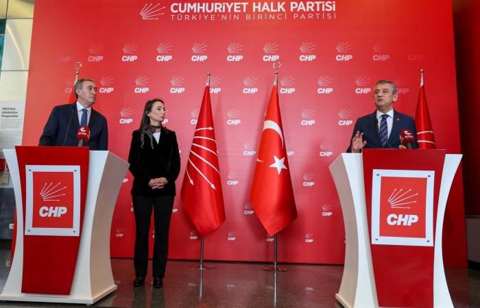 تحسن
      الكهرباء
      وتعزيز
      الأمن
      يعيدان
      الثقة
      في
      المناطق
      اليمنية
      المحررة