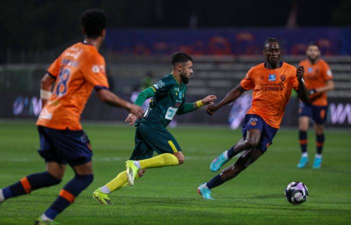 توني
      يقسو
      على
      الاتفاق
      بـ«الهاتريك»...
      والفيحاء
      يعبر
      الخليج
      بثلاثية