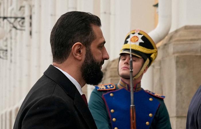 منع
      التبرج
      في
      الإدارات
      العامة
      يثير
      جدلاً
      في
      سوريا