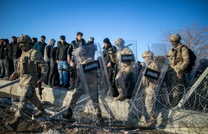 تحسن
      الكهرباء
      وتعزيز
      الأمن
      يعيدان
      الثقة
      في
      المناطق
      اليمنية
      المحررة