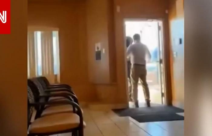 متابعة: قنصلية الإكوادور تمنع عميلا من ICE من دخول مبناها بأمريكا وتوجه مذكرة احتجاج لواشنطن