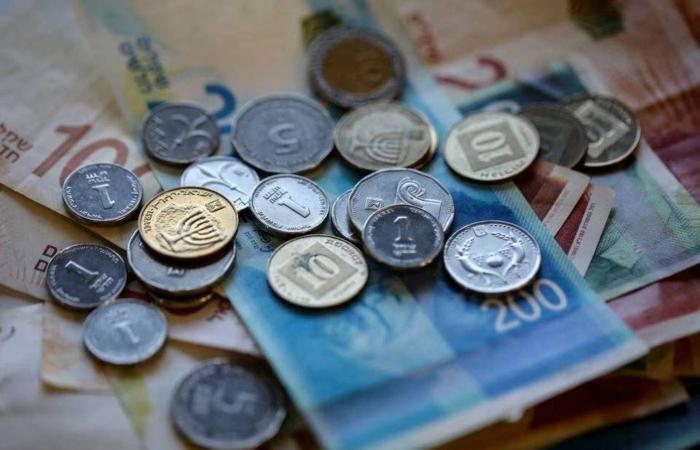 «وسط
      تبادل
      للشتائم»...
      نتنياهو
      ينجو
      بحكومته
      أسبوعين
      آخرين