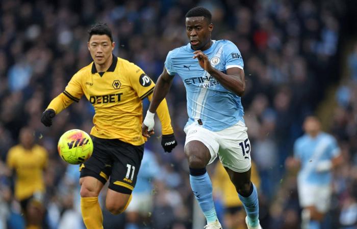 هاميلتون
      متفائل
      بسيارة
      فيراري
      الجديدة