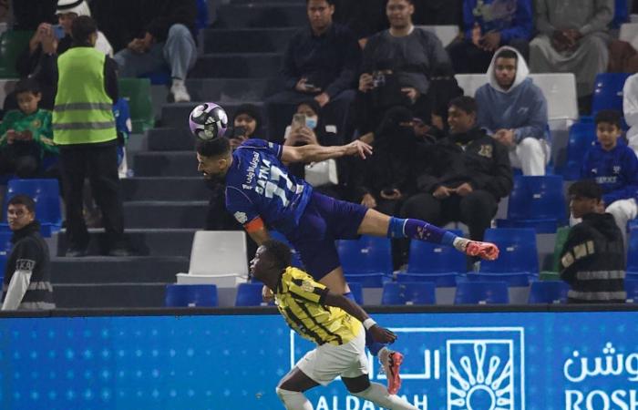 الدوري
      السعودي:
      «صاروخ»
      فارغاس
      يحبط
      فرحة
      الاتحاد