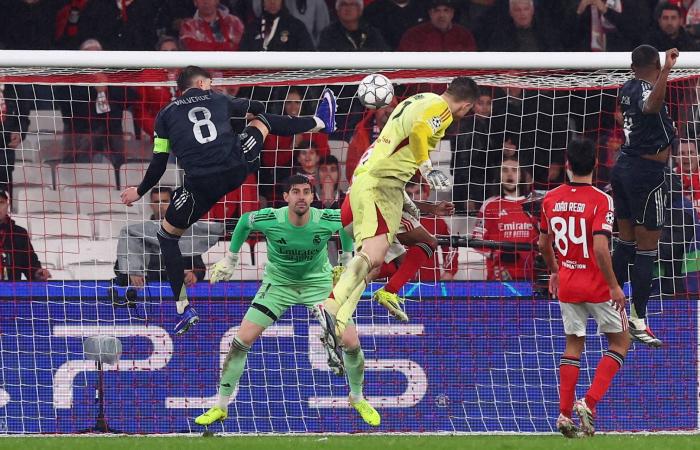 مورينيو
      يصف
      هدف
      حارسه
      في
      ريال
      مدريد
      بالمعجزة