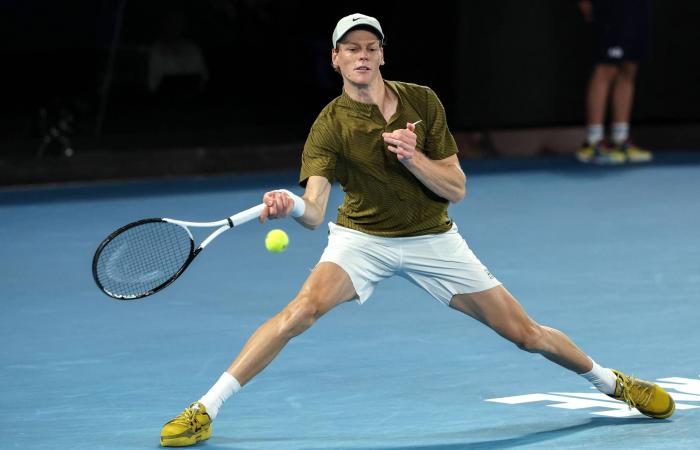 «أستراليا
      المفتوحة»:
      ديوكوفيتش
      يواجه
      منافسه
      اللدود
      سينر
      في
      نصف
      النهائي