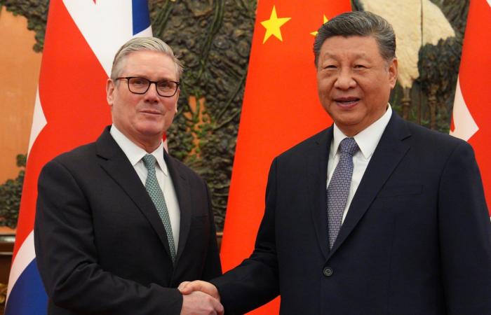 في مواجهة تهديدات ترامب.. رئيس وزراء بريطانيا يلتقي الرئيس الصيني في بكين