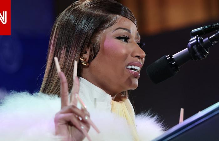 متابعة: المغنية نيكي ميناج تزور البيت الأبيض