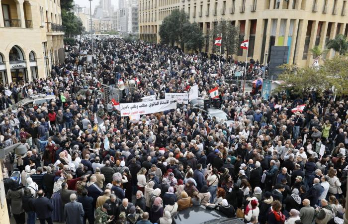 إسرائيل
      تعيد
      15
      جثمانا
      لفلسطينيين
      إلى
      قطاع
      غزة