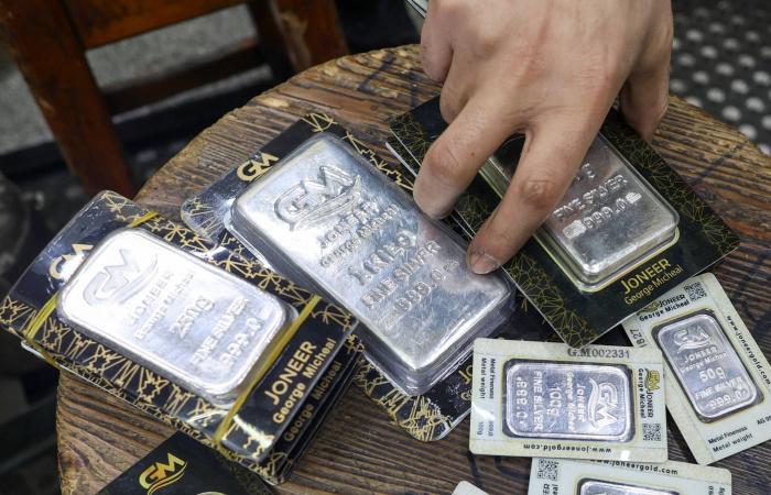 مع
      ارتفاعات
      الذهب
      القياسية...
      مصريون
      يستكشفون
      الفضة
      كوعاء
      ادخاري