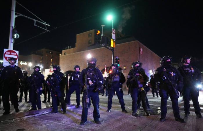 فنزويلا
      توافق
      على
      تقديم
      «ميزانية»
      شهرية
      لأميركا