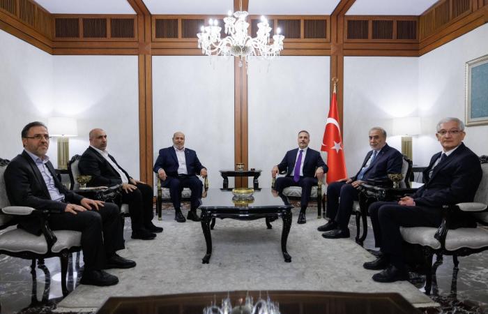 مصادر
      لـ«الشرق
      الأوسط»:
      «حماس»
      ستناقش
      قضية
      «السلاح»
      مع
      الوسطاء
      خلال
      أيام