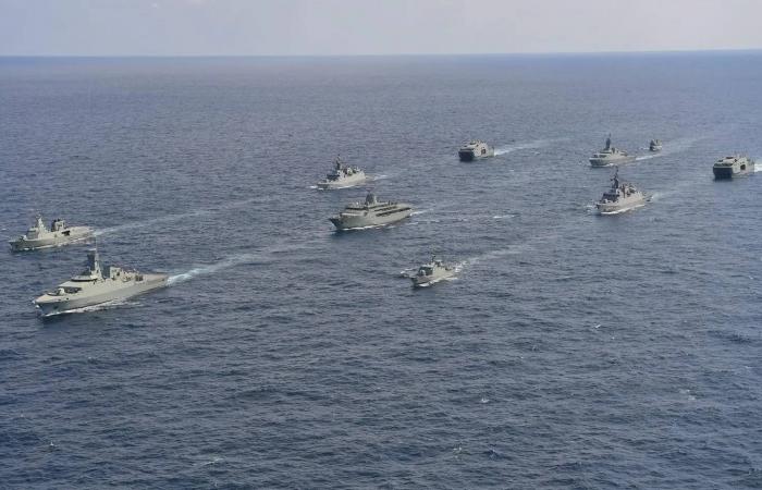 تمرين
      «رياح
      السلام»:
      «البحريتان»
      السعودية
      والعُمانية
      تُنفِّذان
      رماية
      بالصواريخ