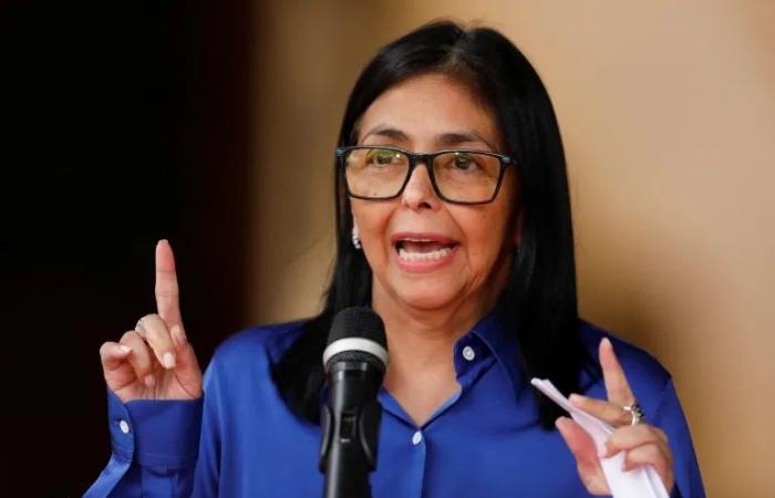 رئيسة فنزويلا بالوكالة تعلن عن عفو عام وتحول أشهر سجون البلاد لمركزي رياضي