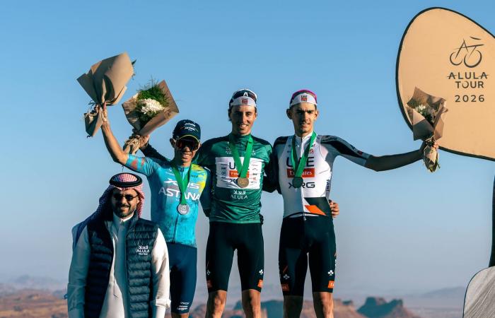 بـ«البشت
      السعودي»...
      السويسري
      كريستن
      يُتوَّج
      بطلاً
      لـ«طواف
      العُلا»