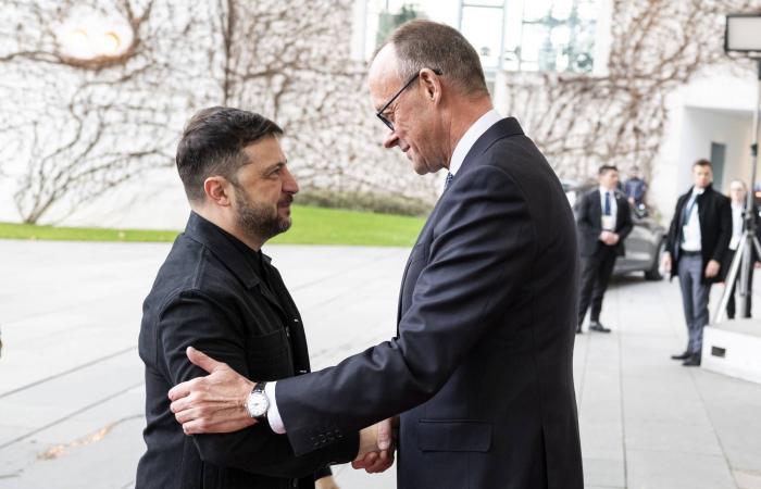 جدل
      بسبب
      شبه
      بين
      تمثال
      مرمم
      حديثاً
      في
      كنيسة
      بروما
      وميلوني