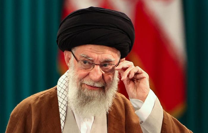 إيران.. علي خامنئي في ظهور جديد خلال زيارته لقبر الخميني وسط تهديدات ترامب