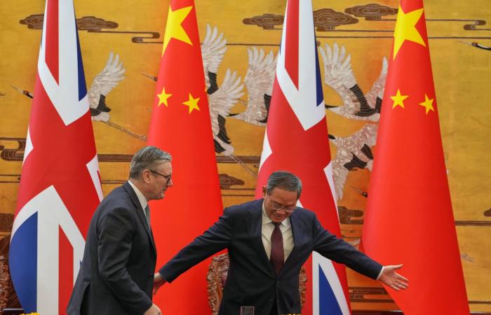 بكين
      تنفذ
      دوريات
      بحرية
      وجوية
      حول
      منطقة
      متنازع
      عليها
      ببحر
      الصين
      الجنوبي