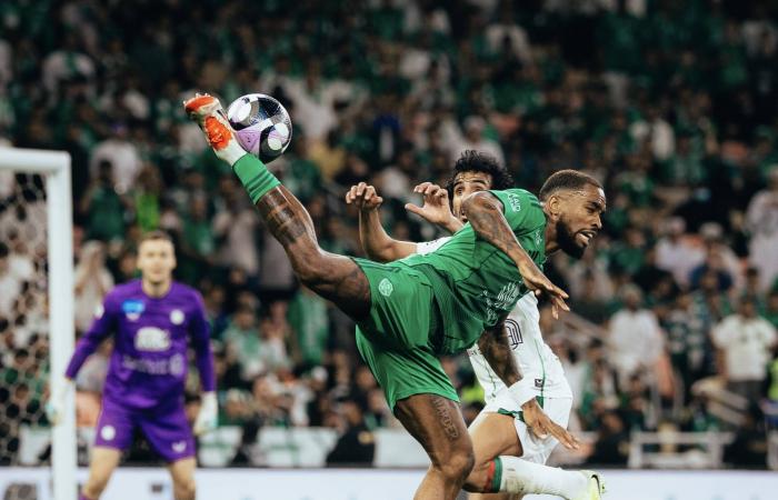 مصادر
      إسبانية:
      بنزيمة
      لن
      يشارك
      مع
      الاتحاد
      أمام
      النجمة