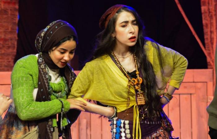 «ابن
      الأصول»...
      كوميديا
      استعراضية
      تبرز
      الصراع
      بين
      الحب
      والمال