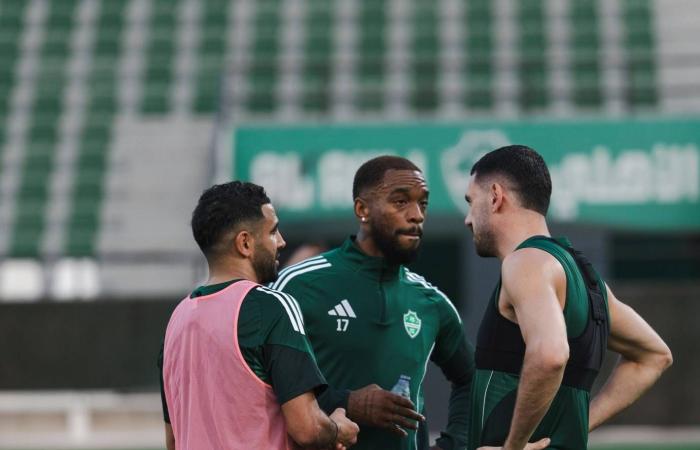 الدوري
      السعودي:
      قمة
      نارية
      بين
      الهلال
      والأهلي
      على
      صدارة
      الترتيب