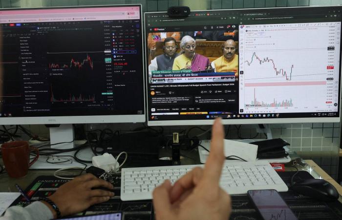 سوق
      الأسهم
      السعودية
      تتراجع
      2
      %
      في
      أولى
      جلسات
      الأسبوع