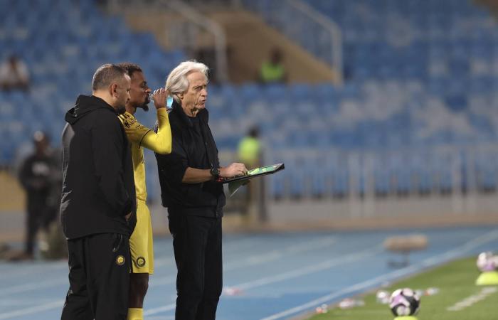 خيسوس
      يغيب...
      وكارينيو:
      المشهد
      تغيَّر
      وجودة
      الدوري
      السعودي
      ارتفعت