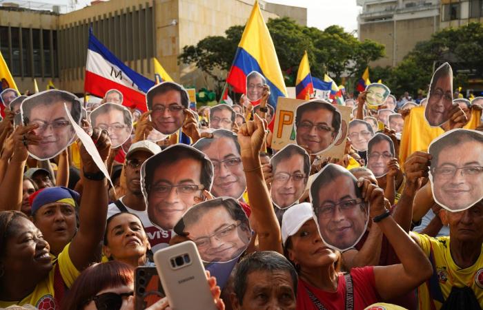 لقاء
      ساخن
      بين
      الرئيسين
      الأميركي
      والكولومبي
      الثلاثاء