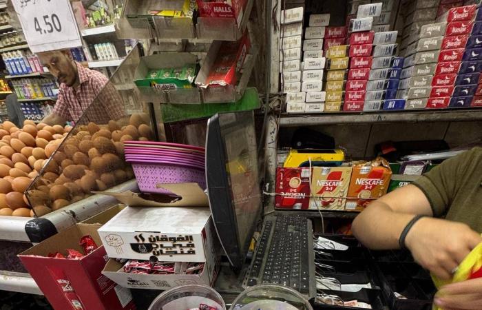 الذهب
      ينتفض
      مجدداً
      بمكاسب
      تتجاوز
      3%
      مع
      تعطل
      البيانات
      الأميركية